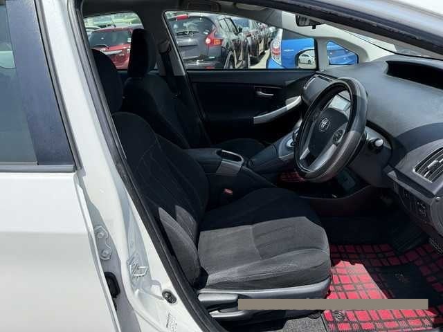 2014 Toyota Prius thumbnail