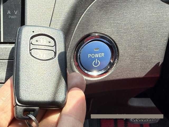 2014 Toyota Prius thumbnail