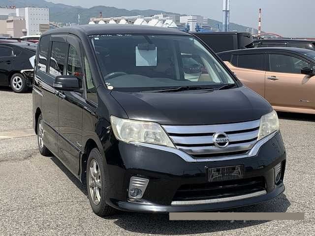 2013 Nissan Serena thumbnail