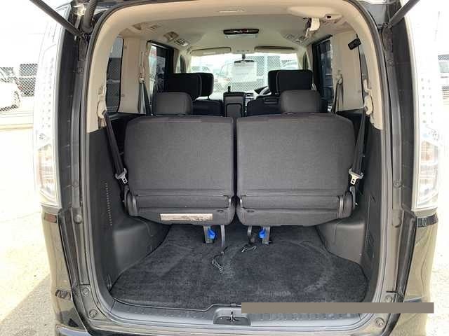 2013 Nissan Serena thumbnail