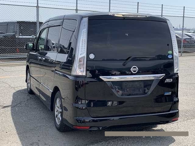 2013 Nissan Serena thumbnail