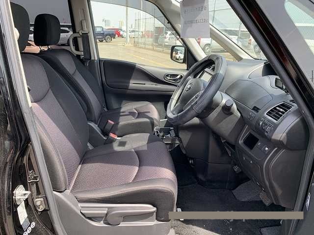 2013 Nissan Serena thumbnail