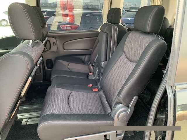 2013 Nissan Serena thumbnail