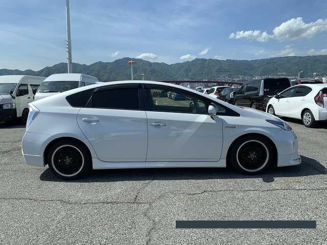 2015 Toyota Prius thumbnail