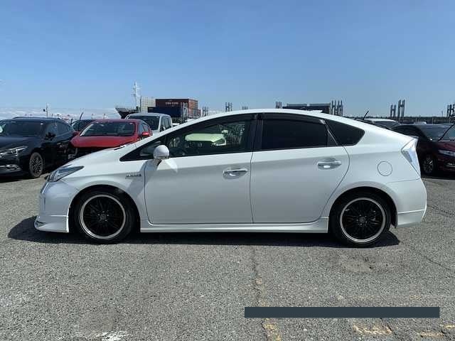 2015 Toyota Prius thumbnail