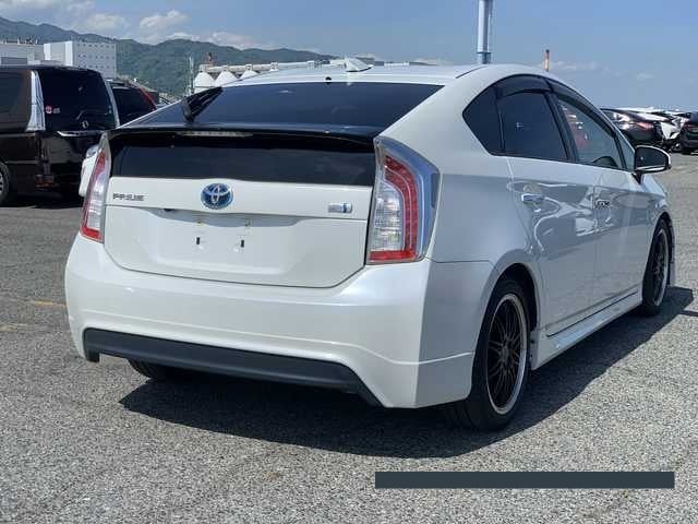 2015 Toyota Prius thumbnail