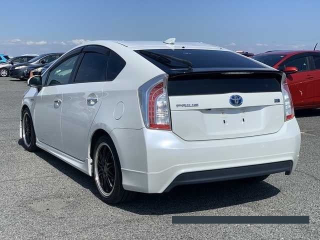 2015 Toyota Prius thumbnail