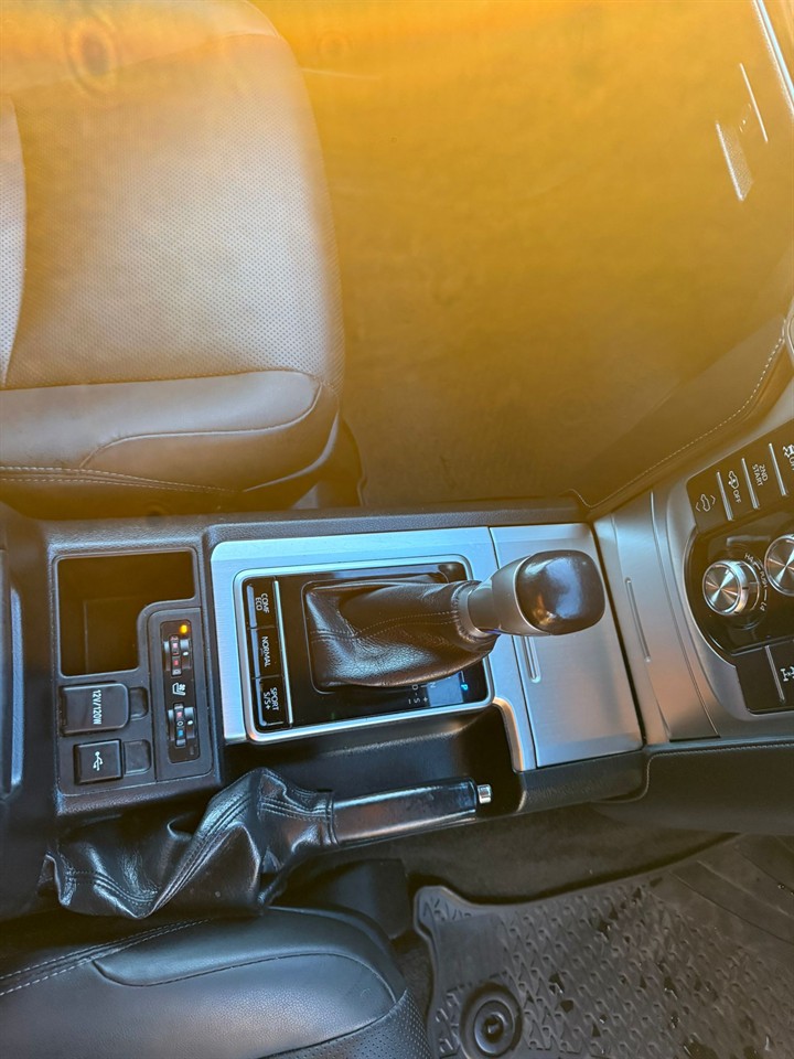 2021 Toyota Landcruiser thumbnail