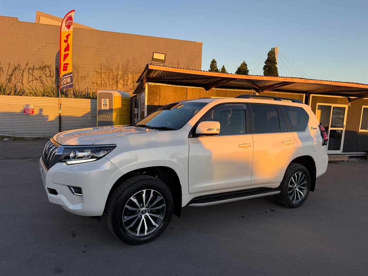 2021 Toyota Landcruiser thumbnail