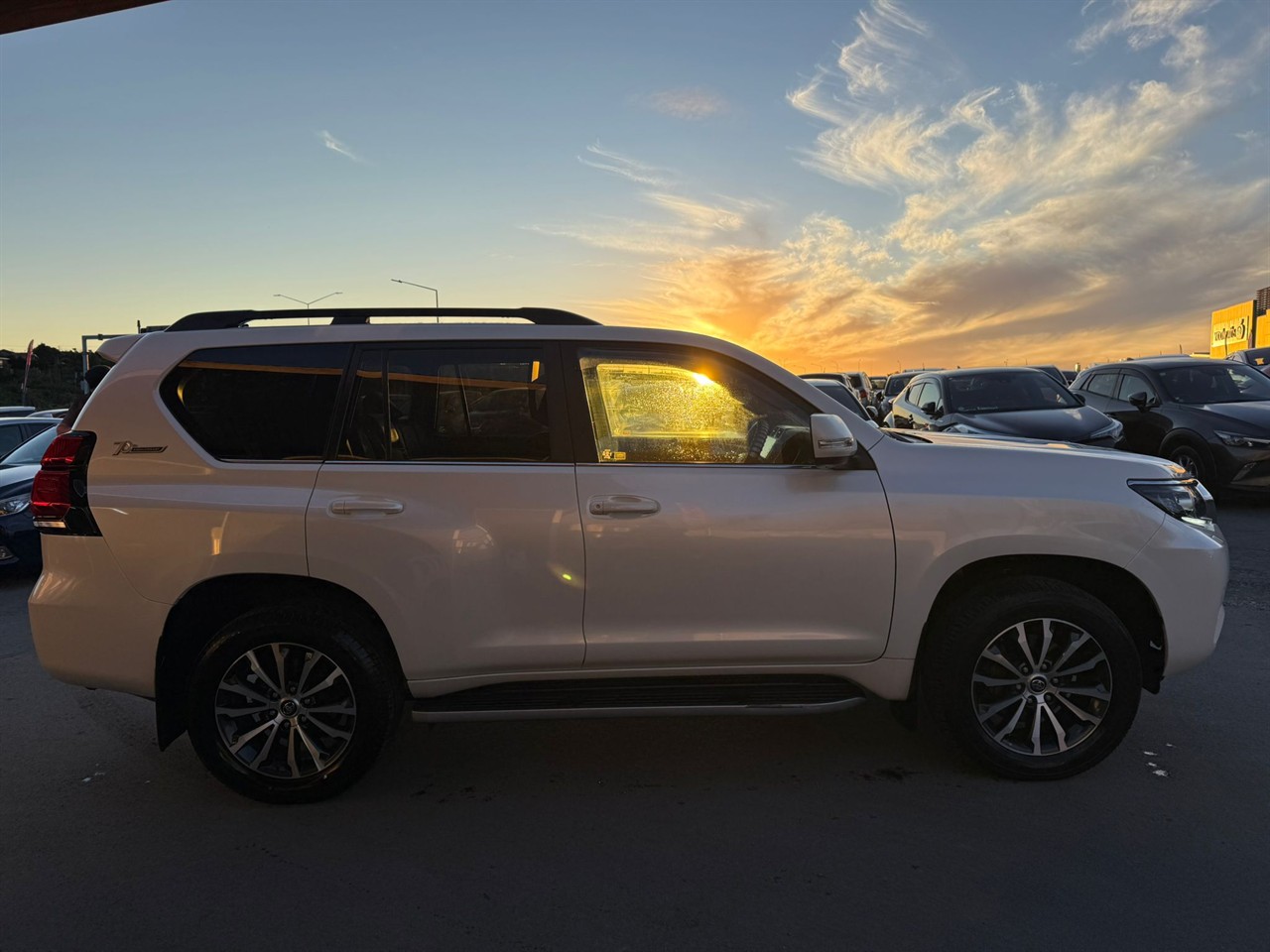 2021 Toyota Landcruiser thumbnail