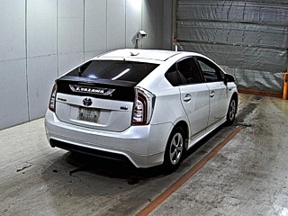 2013 Toyota Prius thumbnail