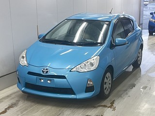 2013 Toyota Aqua thumbnail