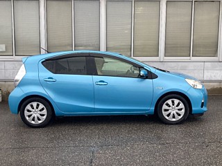2013 Toyota Aqua thumbnail