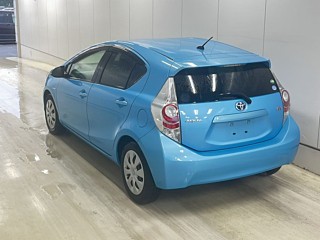 2013 Toyota Aqua thumbnail