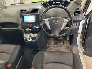 2013 Nissan Serena thumbnail