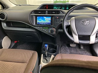 2013 Toyota Aqua thumbnail