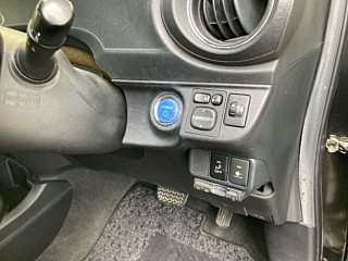 2013 Toyota Aqua thumbnail
