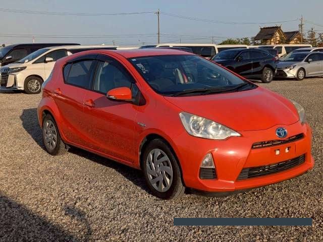 2013 Toyota Aqua thumbnail