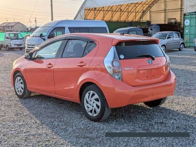 2013 Toyota Aqua thumbnail