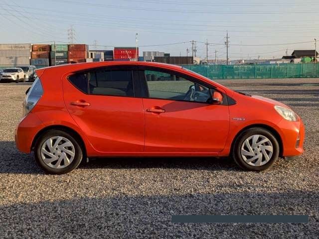 2013 Toyota Aqua thumbnail