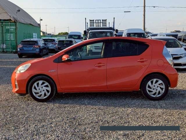 2013 Toyota Aqua thumbnail