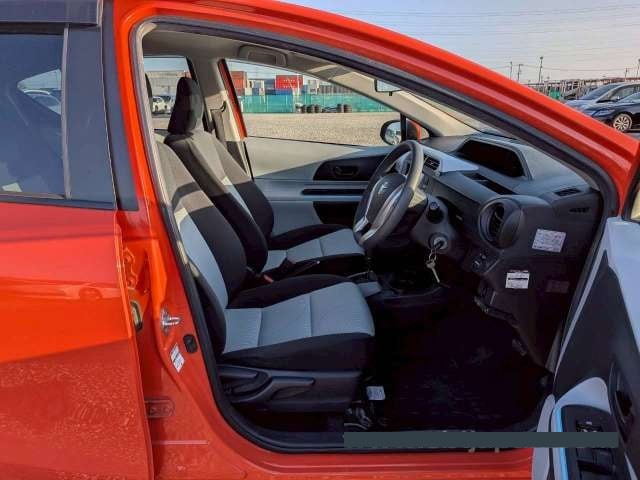 2013 Toyota Aqua thumbnail