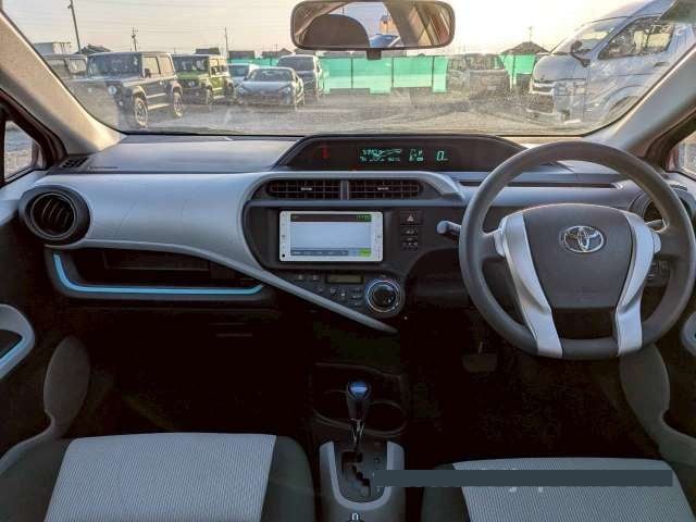 2013 Toyota Aqua thumbnail
