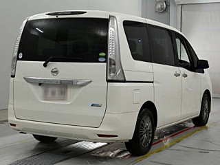 2015 Nissan Serena thumbnail