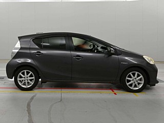 2012 Toyota Aqua thumbnail