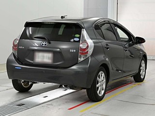 2012 Toyota Aqua thumbnail