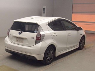 2012 Toyota Aqua thumbnail