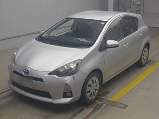 2013 Toyota Aqua thumbnail
