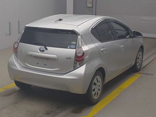 2013 Toyota Aqua thumbnail