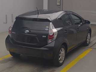 2013 Toyota Aqua thumbnail