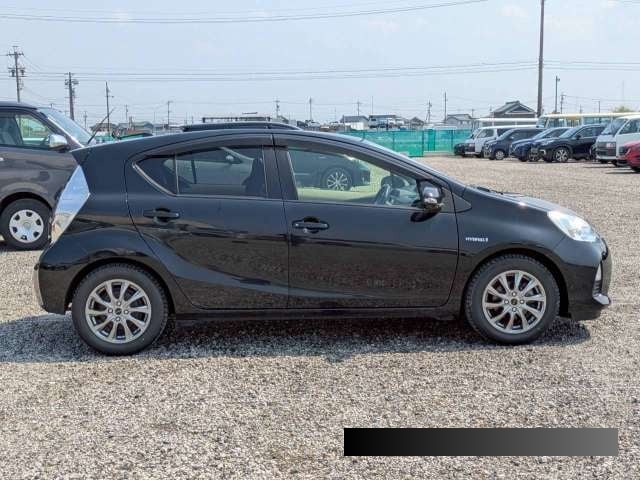 2012 Toyota Aqua thumbnail