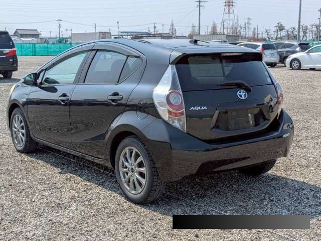 2012 Toyota Aqua thumbnail