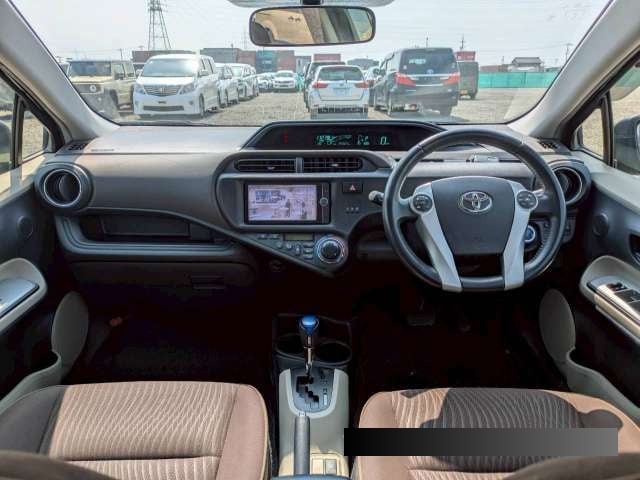 2012 Toyota Aqua thumbnail