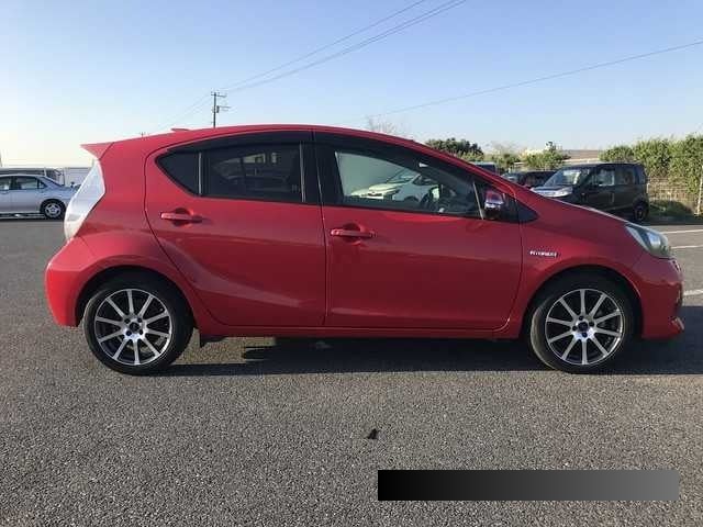 2012 Toyota Aqua thumbnail