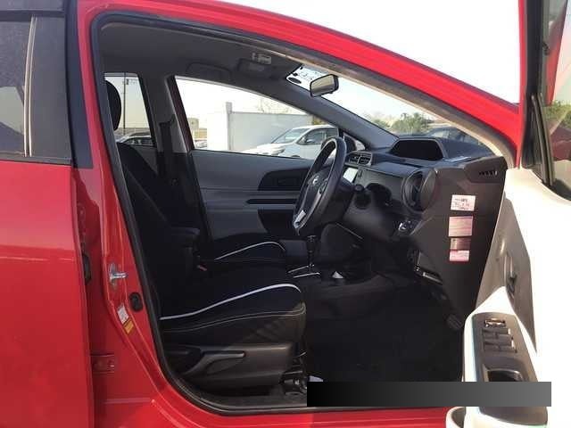2012 Toyota Aqua thumbnail