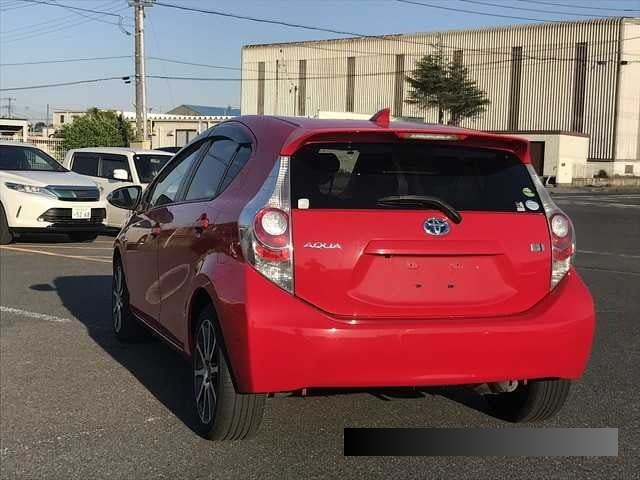 2012 Toyota Aqua thumbnail