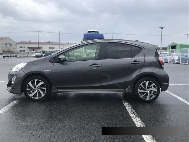 2015 Toyota Aqua thumbnail