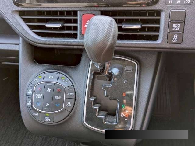 2017 Toyota Voxy thumbnail
