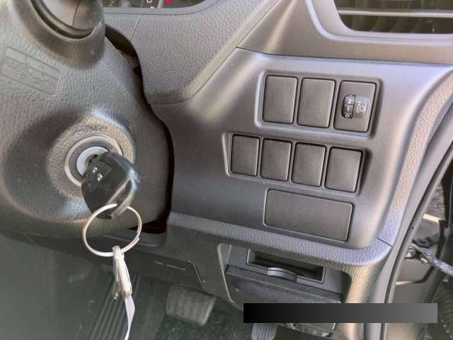 2017 Toyota Voxy thumbnail
