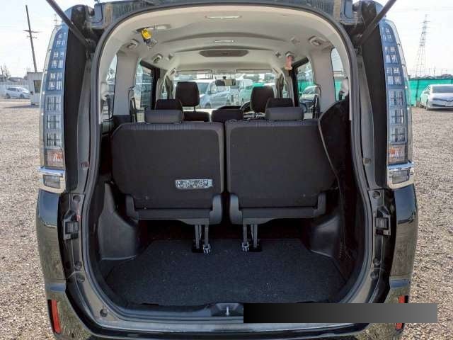 2017 Toyota Voxy thumbnail