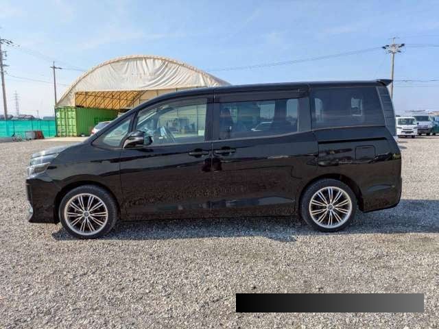2017 Toyota Voxy thumbnail