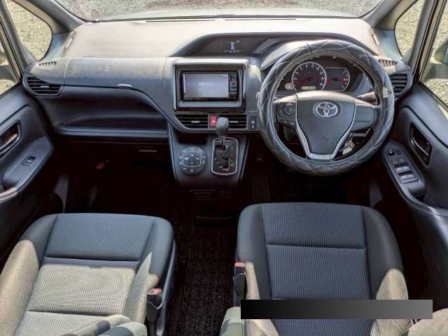 2017 Toyota Voxy thumbnail