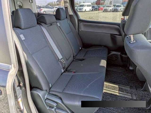 2017 Toyota Voxy thumbnail
