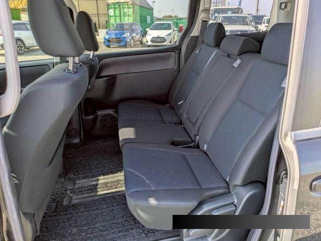 2017 Toyota Voxy thumbnail