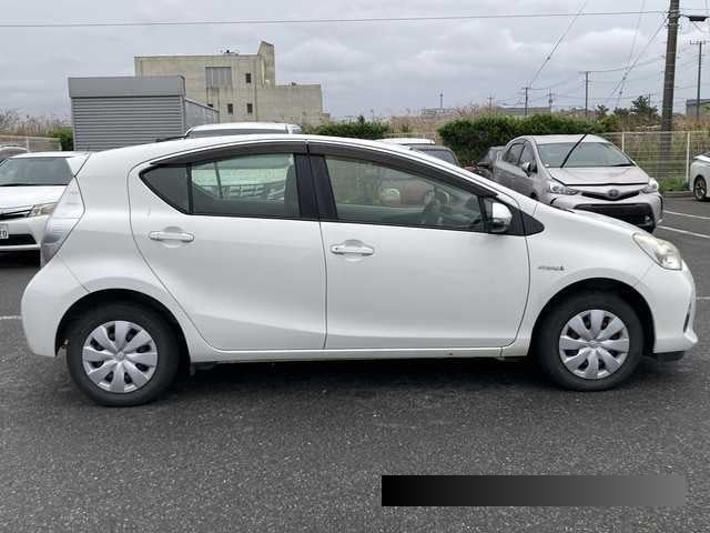 2013 Toyota Aqua thumbnail