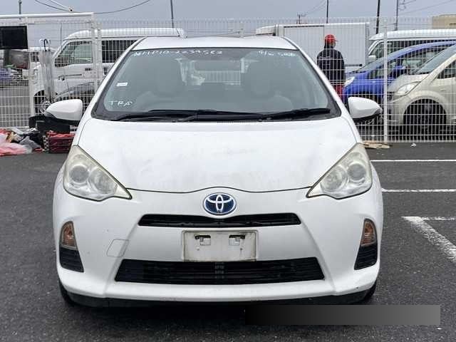 2013 Toyota Aqua thumbnail